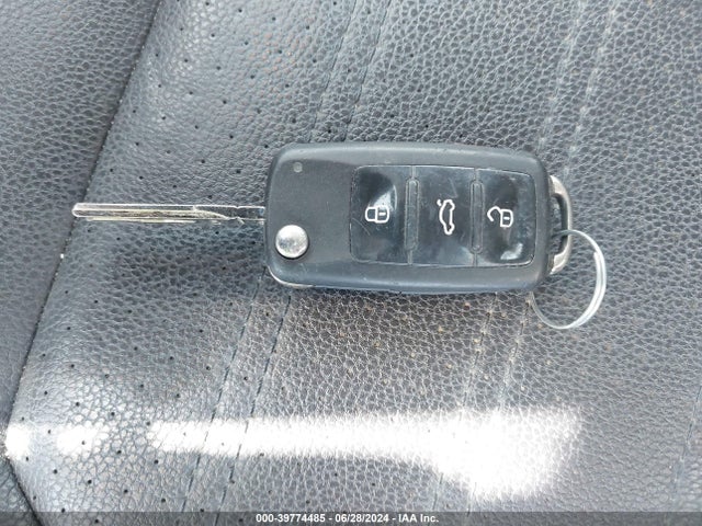 3VWL17AJ4EM256721 Volkswagen Jetta 1.8t Sel