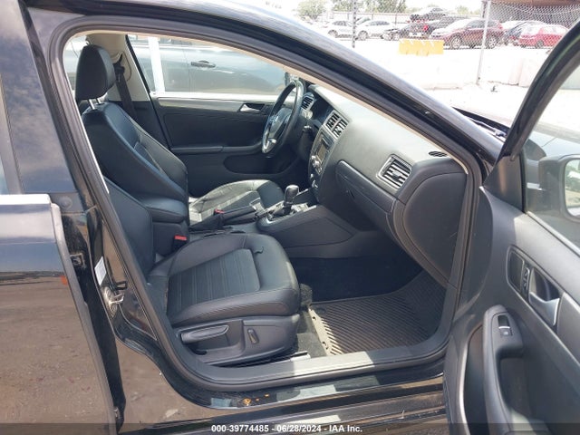 3VWL17AJ4EM256721 Volkswagen Jetta 1.8t Sel