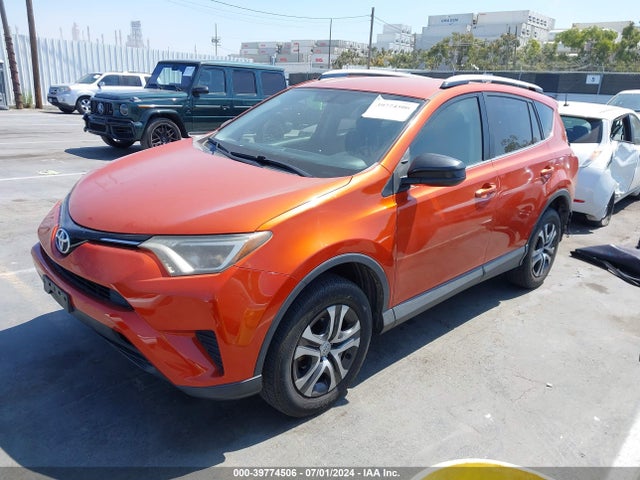 Toyota RAV4 LE 2016 JTMZFREV3GJ075102 Image 2