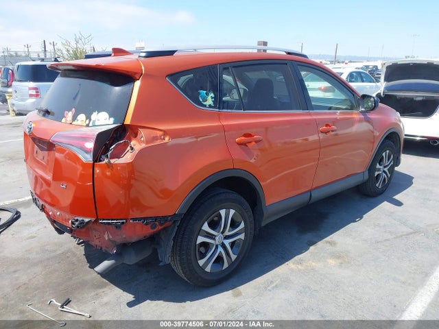 Toyota RAV4 LE 2016 JTMZFREV3GJ075102 Image 4