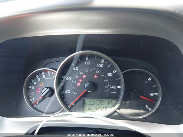 Toyota RAV4 LE 2016 JTMZFREV3GJ075102 Image 7