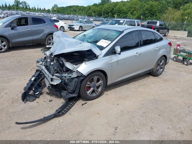 Ford FOCUS SE 2018 1FADP3FE2JL330066 Image 2