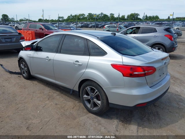 Ford FOCUS SE 2018 1FADP3FE2JL330066 Image 3