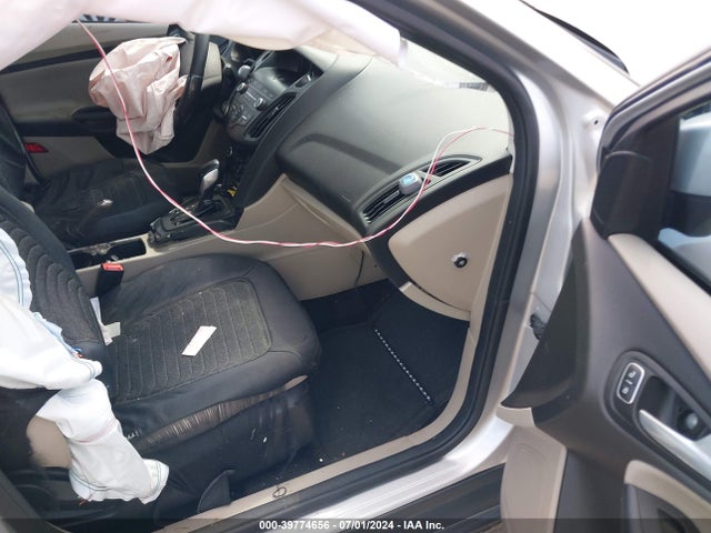 Ford FOCUS SE 2018 1FADP3FE2JL330066 Image 5