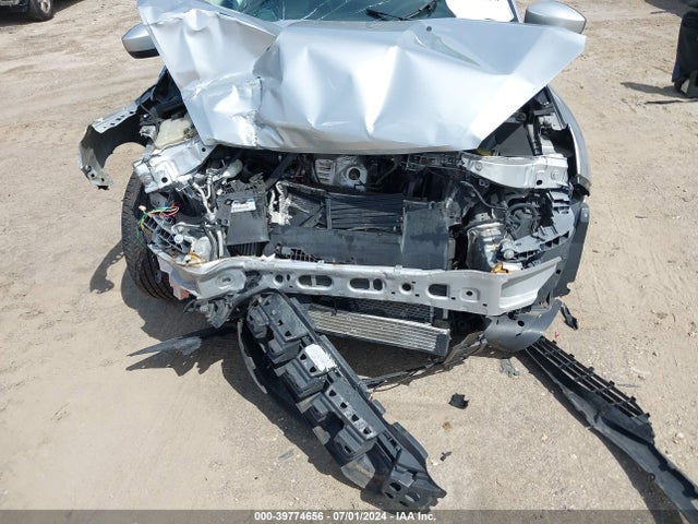 Ford FOCUS SE 2018 1FADP3FE2JL330066 Image 6