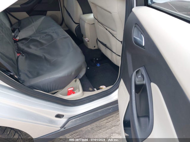 Ford FOCUS SE 2018 1FADP3FE2JL330066 Image 8