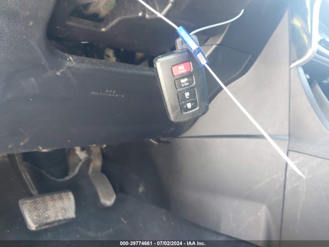 Toyota COROLLA SE 2018 5YFBURHEXJP766990 Image 11