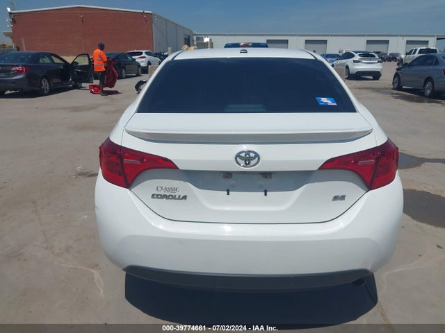 Toyota COROLLA SE 2018 5YFBURHEXJP766990 Image 17
