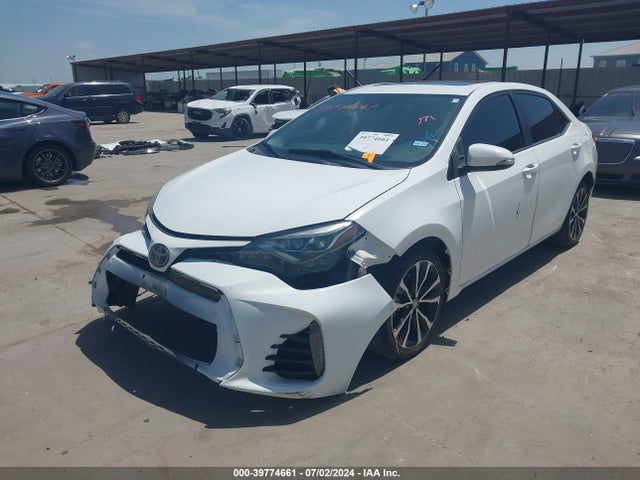 Toyota COROLLA SE 2018 5YFBURHEXJP766990 Image 2