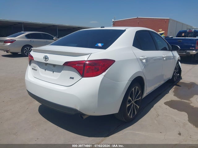 Toyota COROLLA SE 2018 5YFBURHEXJP766990 Image 4