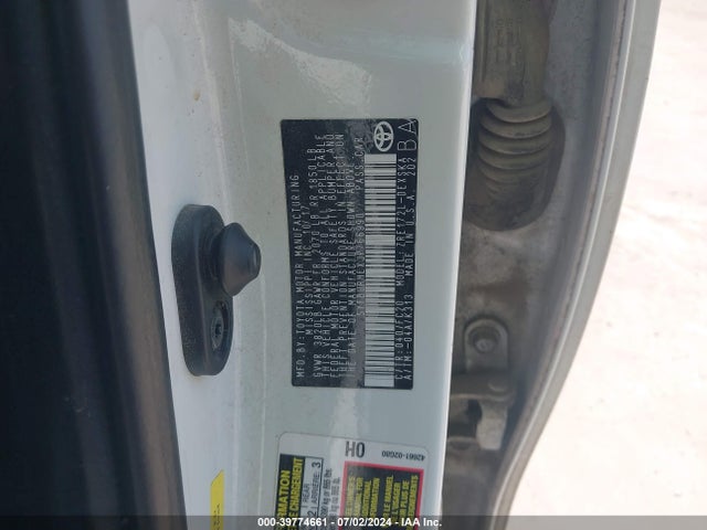 Toyota COROLLA SE 2018 5YFBURHEXJP766990 Image 9