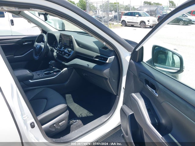 Toyota Highlander Xle 2024 5TDKDRAHXRS539855 Image 5