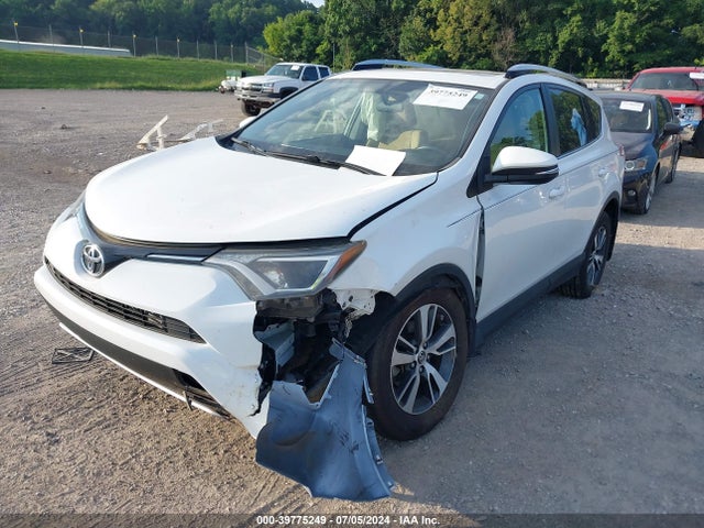 Toyota Rav4 Xle 2016 JTMRFREVXGJ077400 Image 2