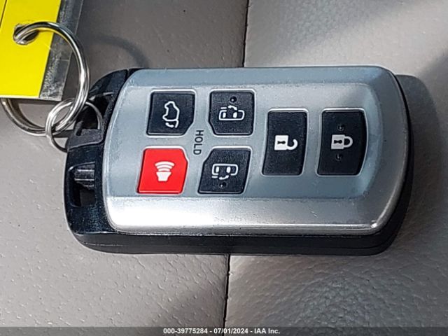 5TDYK3DC2GS762580 Toyota Sienna Xle Premium 8 Passenger