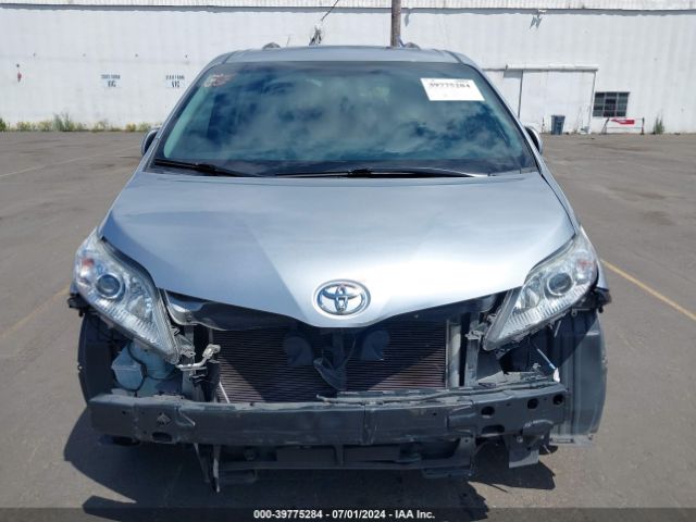 5TDYK3DC2GS762580 Toyota Sienna Xle Premium 8 Passenger