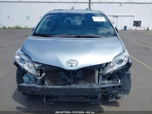 5TDYK3DC2GS762580 Toyota Sienna Xle Premium 8 Passenger