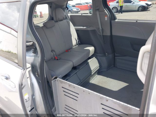 5TDYK3DC2GS762580 Toyota Sienna Xle Premium 8 Passenger