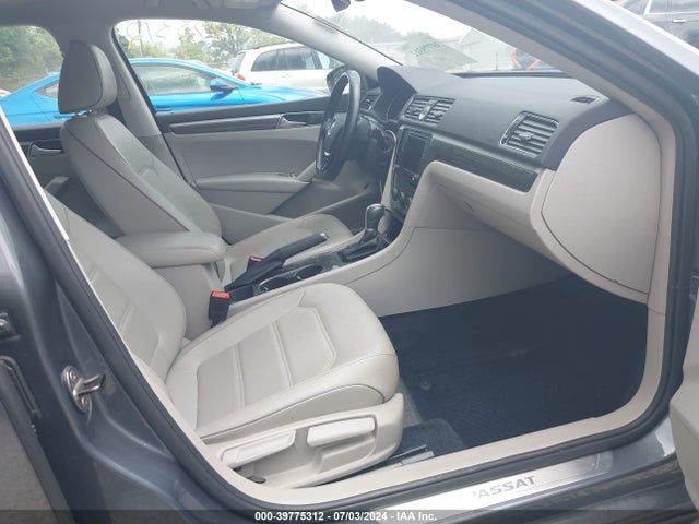1VWGT7A33HC053578 Volkswagen Passat 1.8t Se