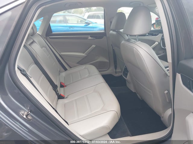 1VWGT7A33HC053578 Volkswagen Passat 1.8t Se
