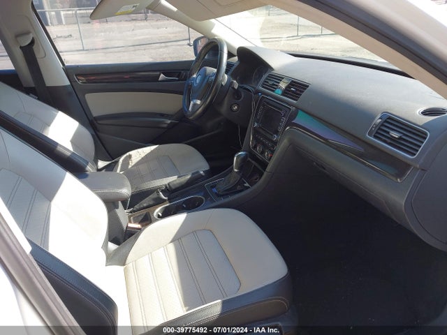 1VWBT7A31EC115159 Volkswagen Passat 1.8t Sport