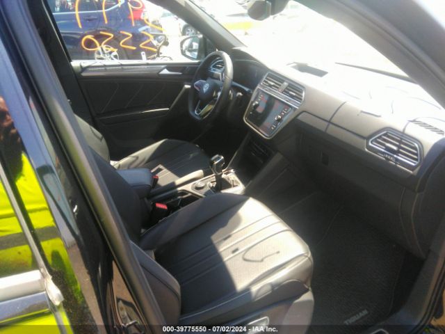 3VV8B7AX7NM047159 Volkswagen Tiguan 2.0t Se R-line Black