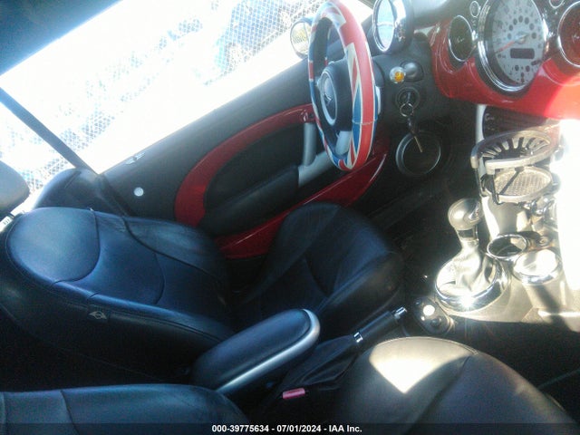 2006 MINI COOPER S WMWRH335X6TK57759 Photo 4