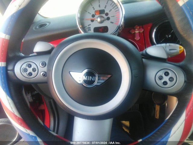 2006 MINI COOPER S WMWRH335X6TK57759 Photo 5