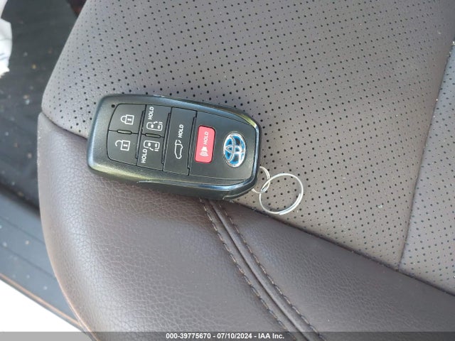 Toyota Sienna Platinum 2023 5TDESKFC4PS107444 Image 11