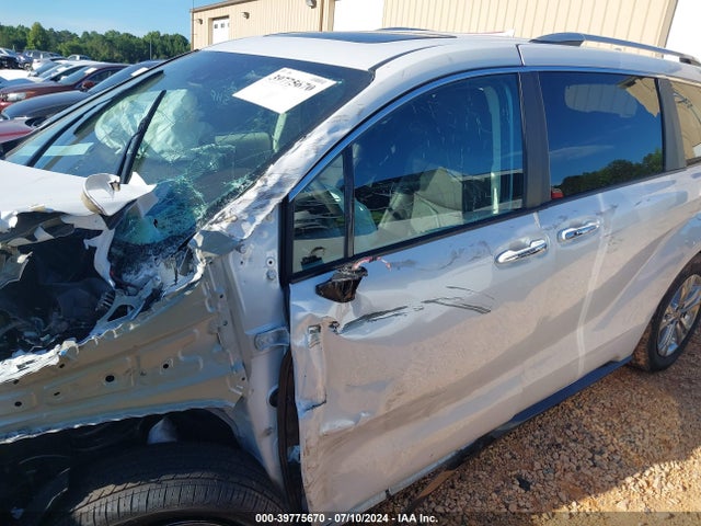 Toyota Sienna Platinum 2023 5TDESKFC4PS107444 Image 17