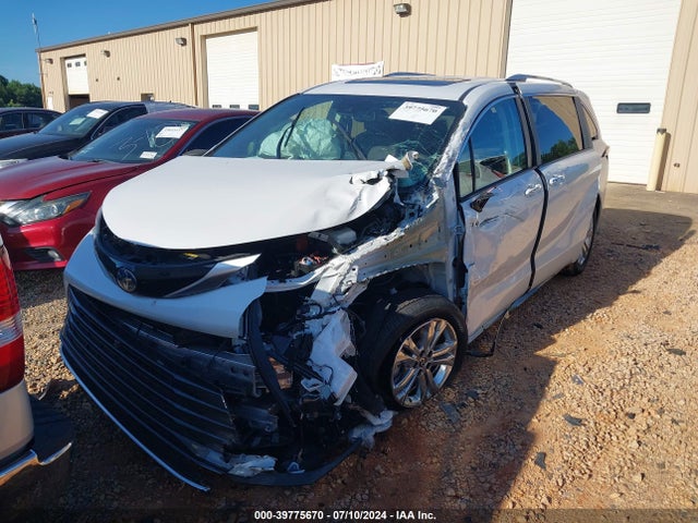 Toyota Sienna Platinum 2023 5TDESKFC4PS107444 Image 2