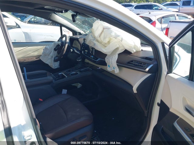 Toyota Sienna Platinum 2023 5TDESKFC4PS107444 Image 5