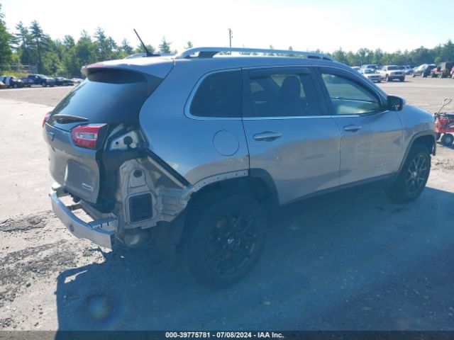 1C4PJMCB8FW768024 Jeep Cherokee Latitude