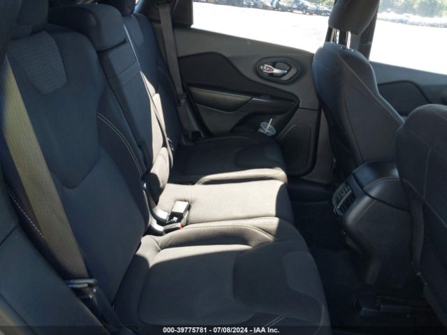 1C4PJMCB8FW768024 Jeep Cherokee Latitude