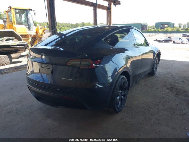 2024 TESLA MODEL Y 7SAYGDEEXRA292247 Photo 3