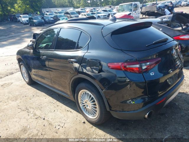 2018 ALFA ROMEO STELVIO ZASFAKNN9J7B69196 Photo 2