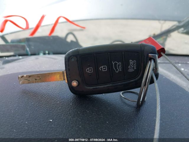 5NMS2CAD8KH013250 Hyundai Santa Fe Se