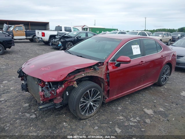 Toyota CAMRY SE 2018 4T1B11HK2JU562943 Image 2