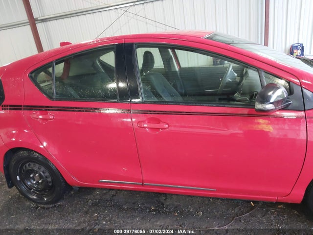 Toyota Prius C Two 2015 JTDKDTB30F1586787 Image 13
