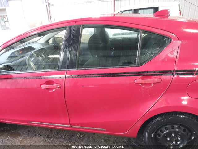 Toyota Prius C Two 2015 JTDKDTB30F1586787 Image 14