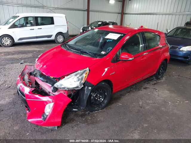 Toyota Prius C Two 2015 JTDKDTB30F1586787 Image 2