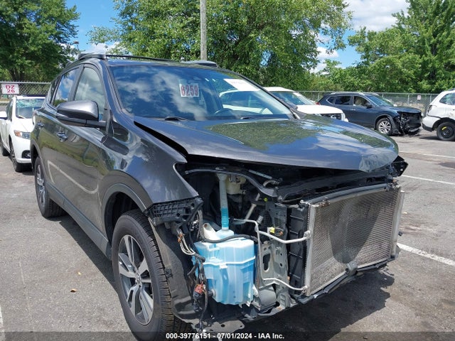 Toyota Rav4 Xle 2018 JTMRFREV0JJ209880 zdjęcie główne