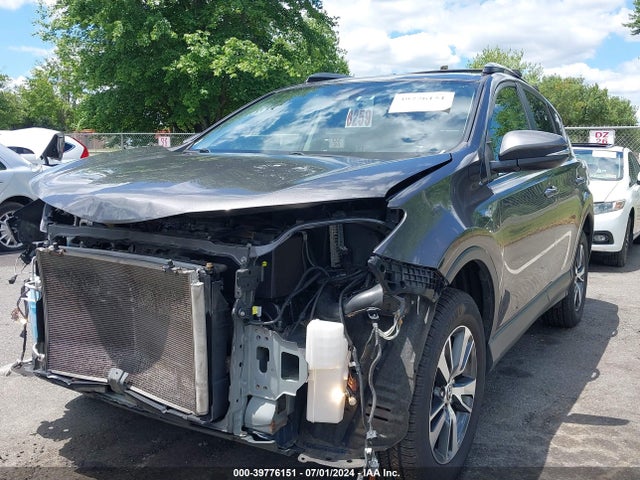 Toyota Rav4 Xle 2018 JTMRFREV0JJ209880 Image 2