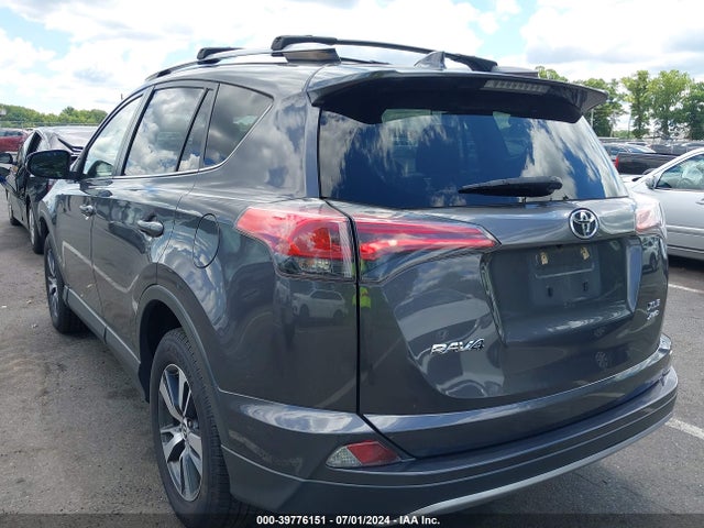 Toyota Rav4 Xle 2018 JTMRFREV0JJ209880 Image 3