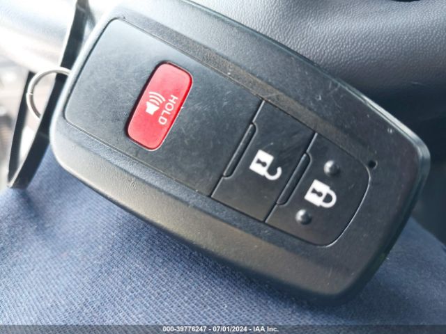JTND4RBE9L3089729 Toyota COROLLA SE