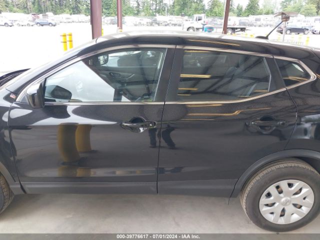 JN1BJ1CP8JW156924 Nissan Rogue Sport S