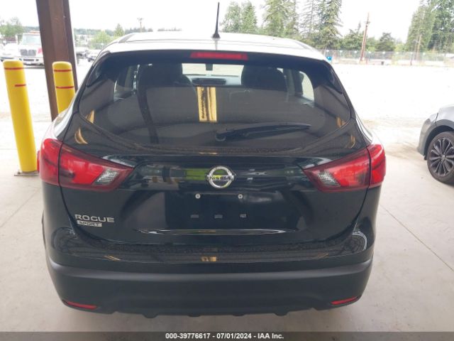 JN1BJ1CP8JW156924 Nissan Rogue Sport S