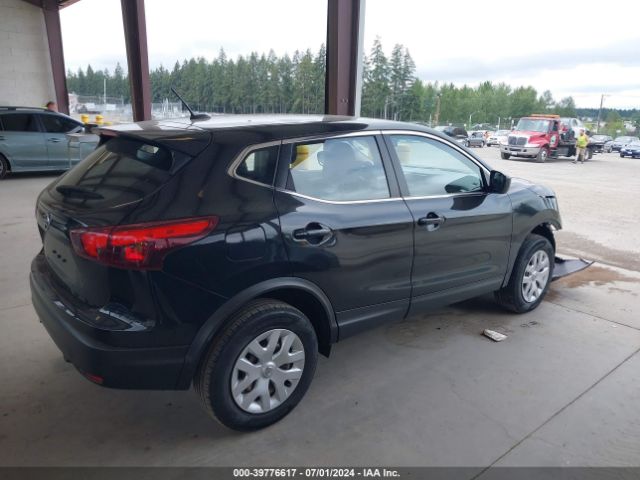 JN1BJ1CP8JW156924 Nissan Rogue Sport S