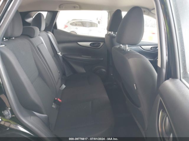 JN1BJ1CP8JW156924 Nissan Rogue Sport S