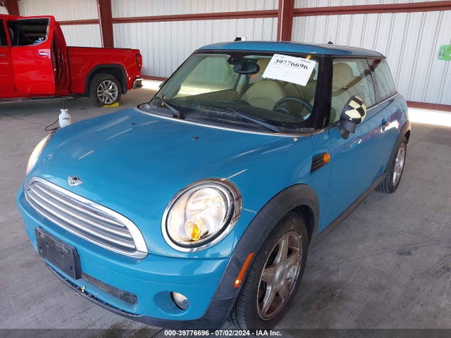2008 MINI COOPER WMWMF33578TT59765 Photo 1