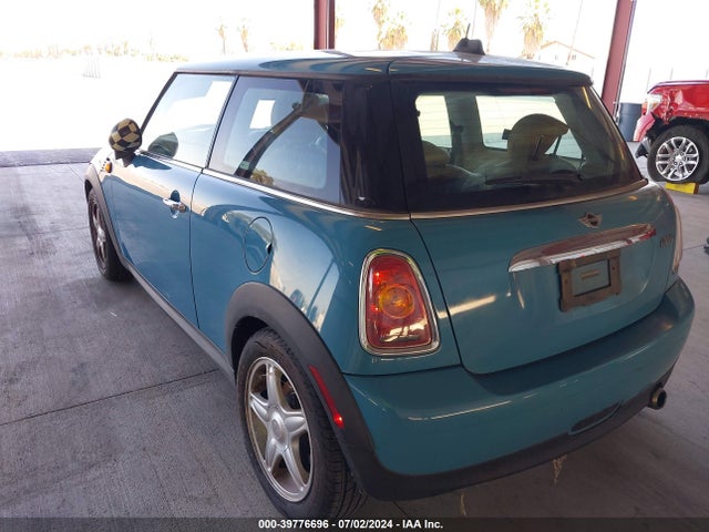 2008 MINI COOPER WMWMF33578TT59765 Photo 2
